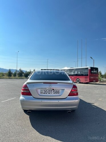 Mercedes E 240 4MATIC-4
