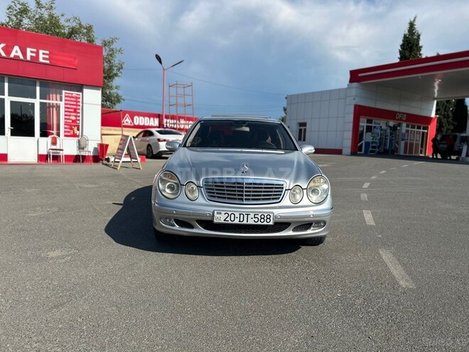 Mercedes E 240 4MATIC-1