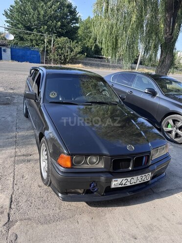 BMW 320-2