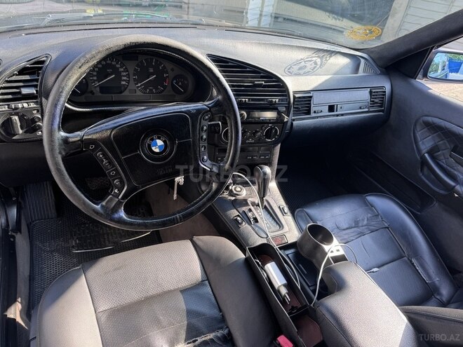 BMW 320-8