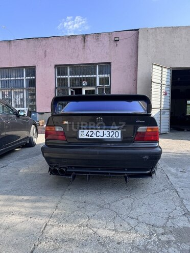 BMW 320-3