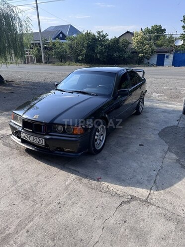 BMW 320-1