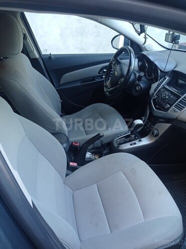 Chevrolet Cruze-13