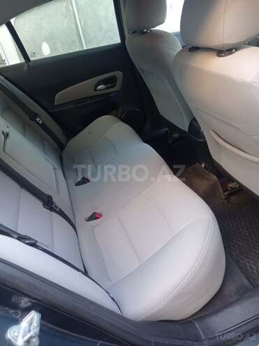 Chevrolet Cruze-12