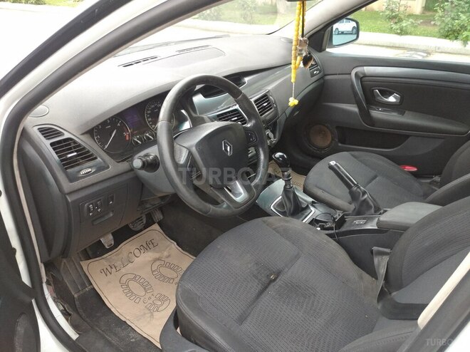 Renault Laguna-6