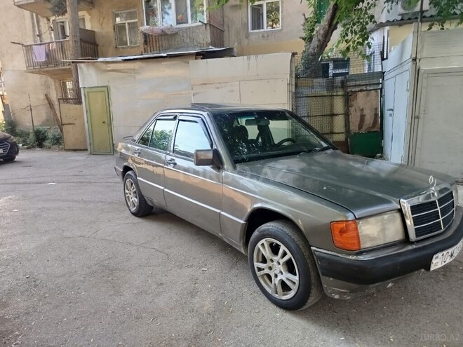 Mercedes 190-12