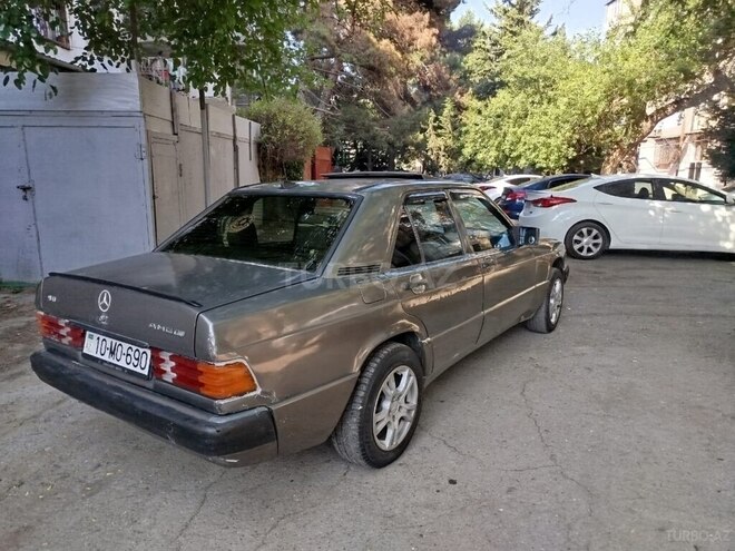 Mercedes 190-13