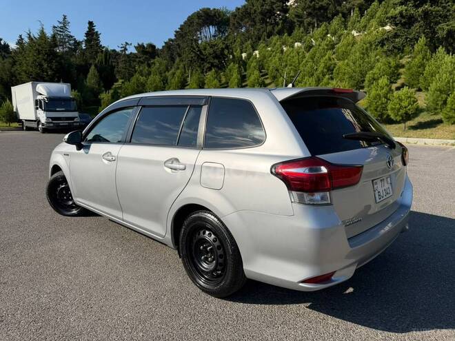 Toyota Corolla Fielder-11