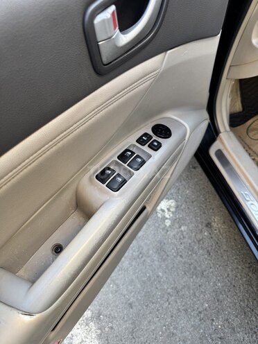 Hyundai Sonata-15