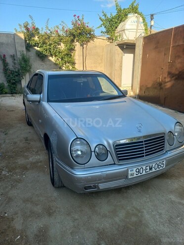 Mercedes E 230-3