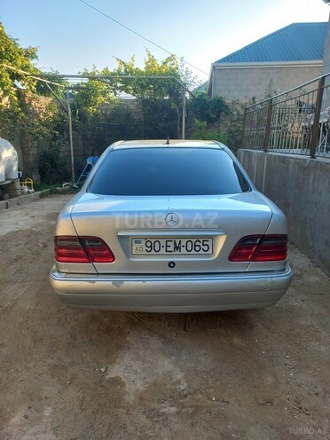 Mercedes E 230-4