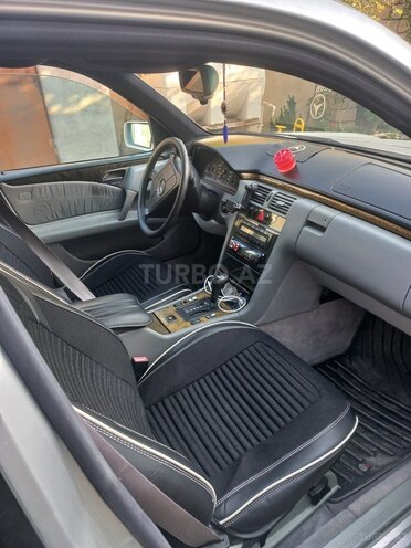 Mercedes E 230-6