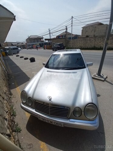 Mercedes E 230-8