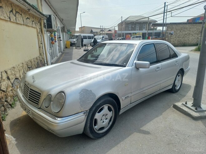 Mercedes E 230-9