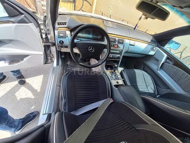 Mercedes E 230-7