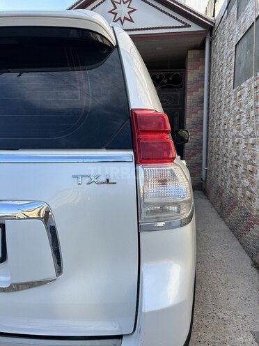 Toyota Land Cruiser Prado-4