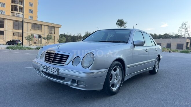 Mercedes E 220-2