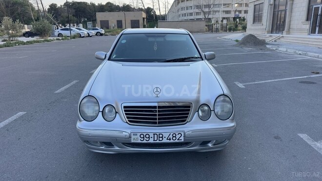Mercedes E 220-1