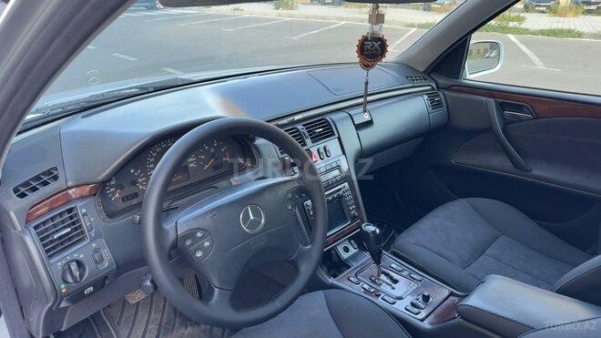 Mercedes E 220-7
