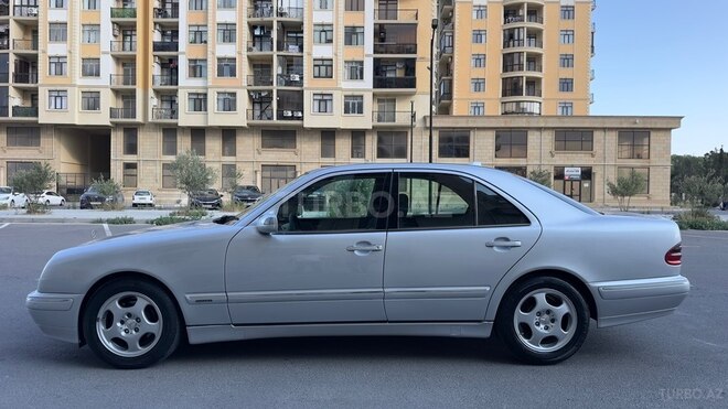 Mercedes E 220-3