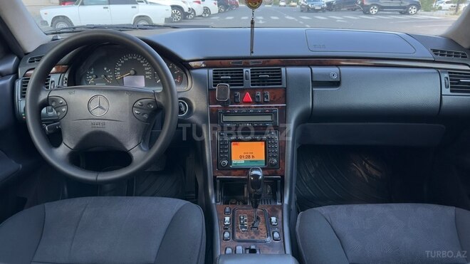 Mercedes E 220-13