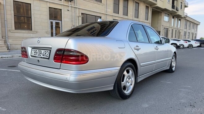 Mercedes E 220-12