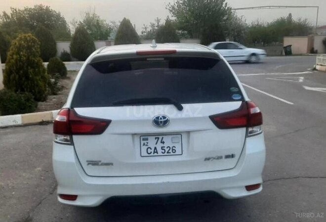 Toyota Corolla Fielder-2