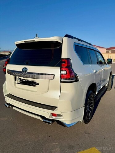 Toyota Land Cruiser Prado-5