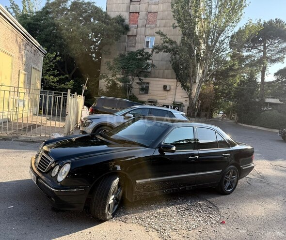 Mercedes E 240-8