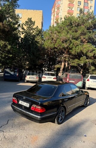 Mercedes E 240-6