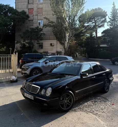Mercedes E 240-4
