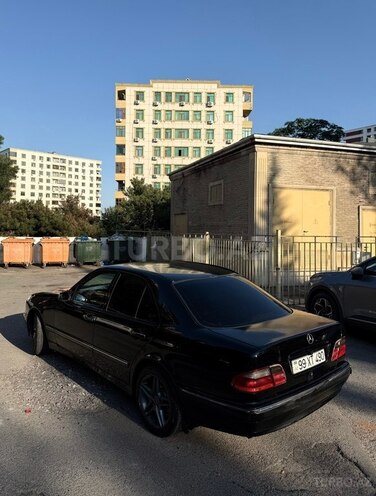 Mercedes E 240-2