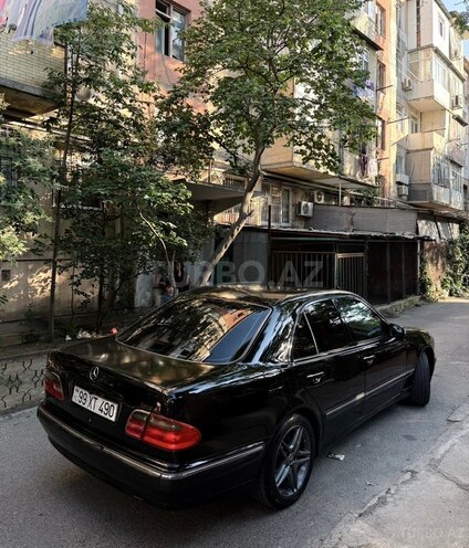 Mercedes E 240-12