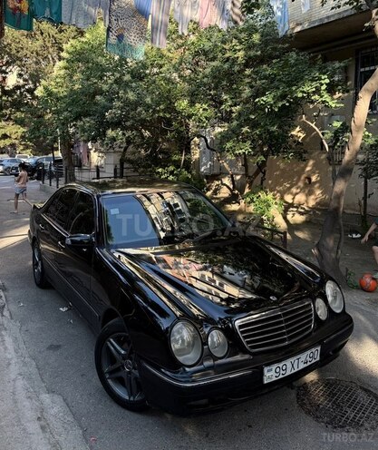 Mercedes E 240-1