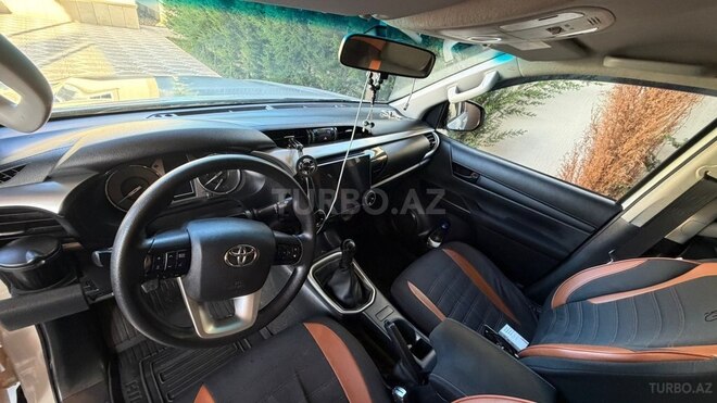 Toyota Hilux-6