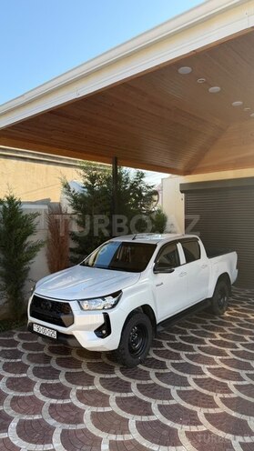Toyota Hilux-1