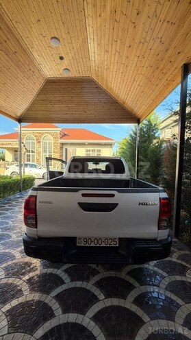 Toyota Hilux-2