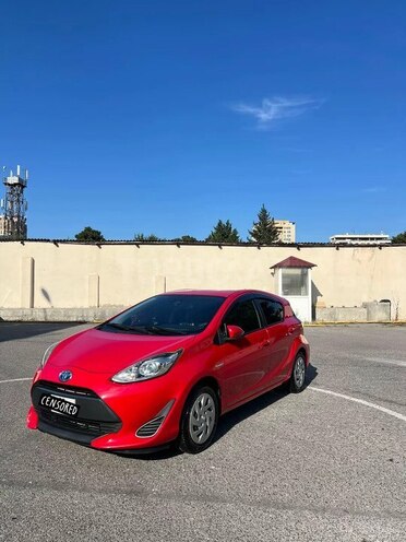 Toyota Aqua-9