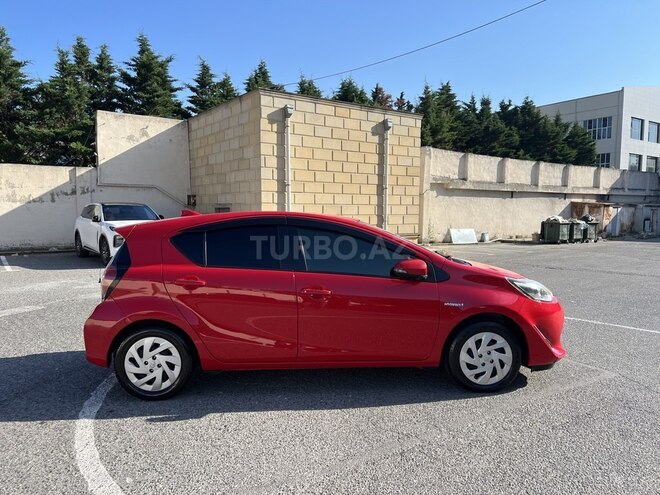 Toyota Aqua-4