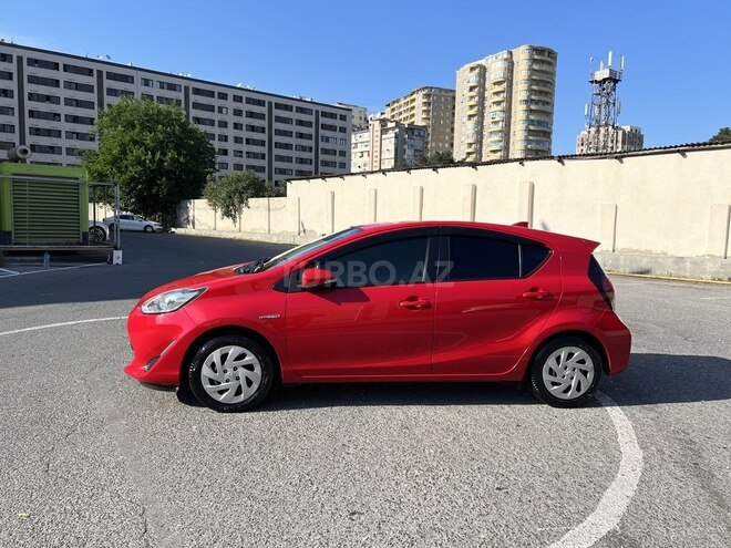 Toyota Aqua-8