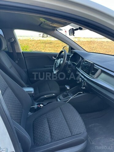 Kia Rio-12