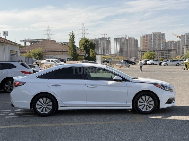 Hyundai Sonata-5