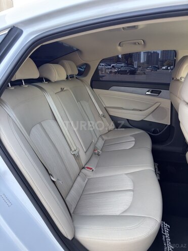 Hyundai Sonata-10