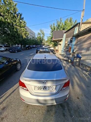 Hyundai Accent-4