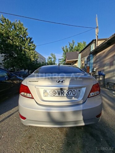 Hyundai Accent-5