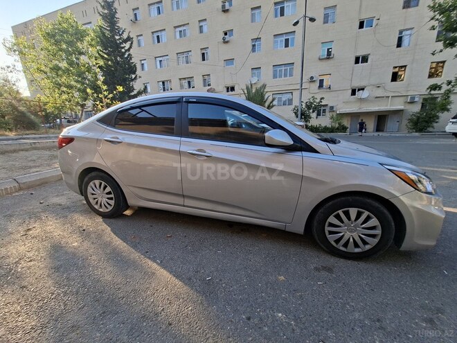 Hyundai Accent-6