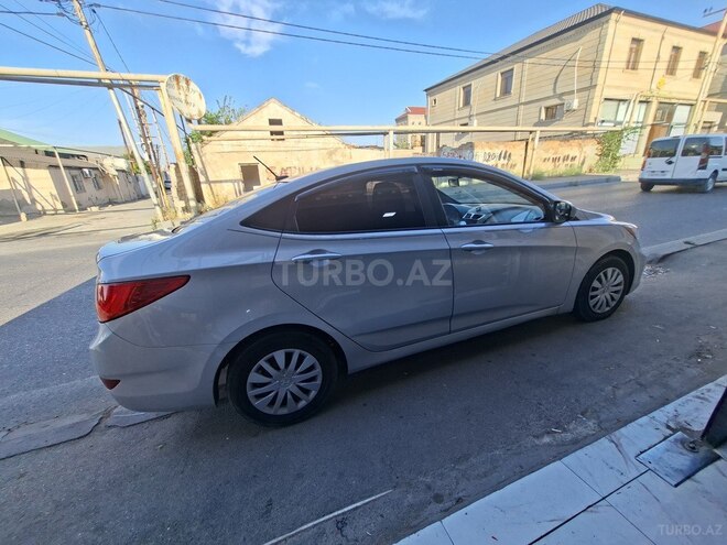 Hyundai Accent-13