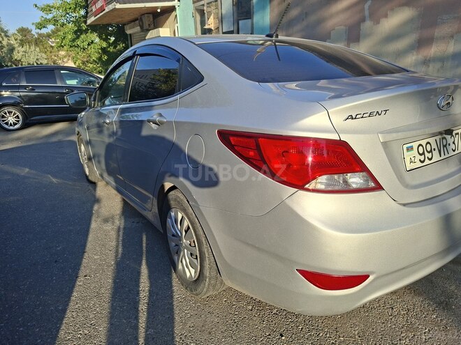 Hyundai Accent-7