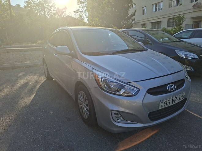 Hyundai Accent-11