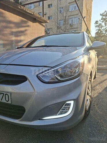 Hyundai Accent-10